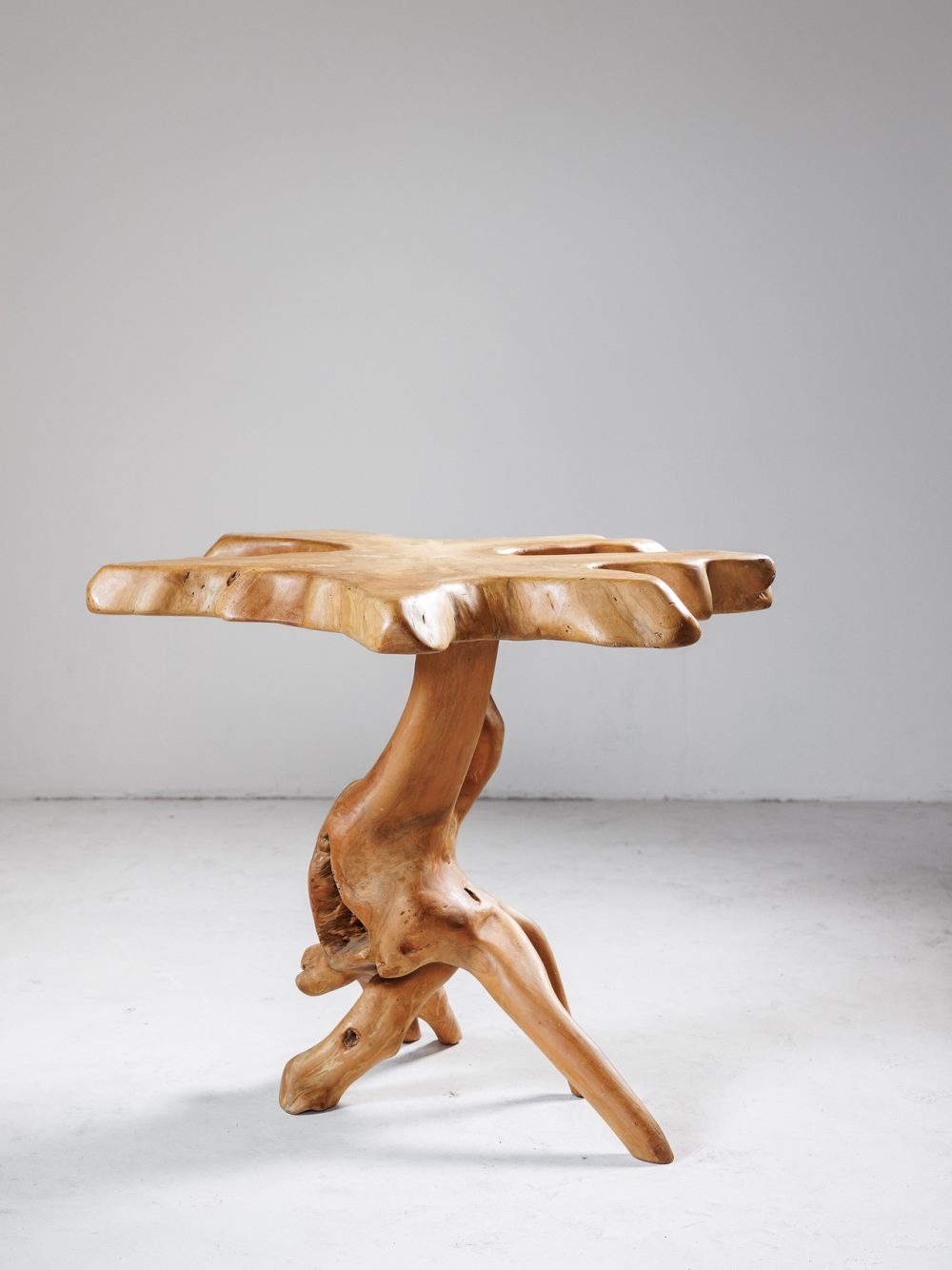 Table guéridon en bois d'olivier massif – Travail artisanal.