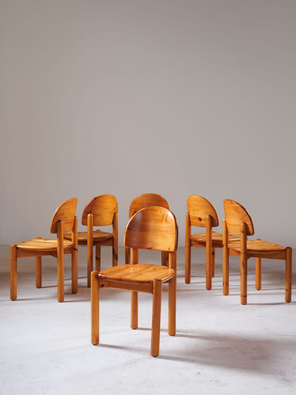 Suite de 6 chaises en pin massif par Rainer Daumiller – Danemark, circa 1970