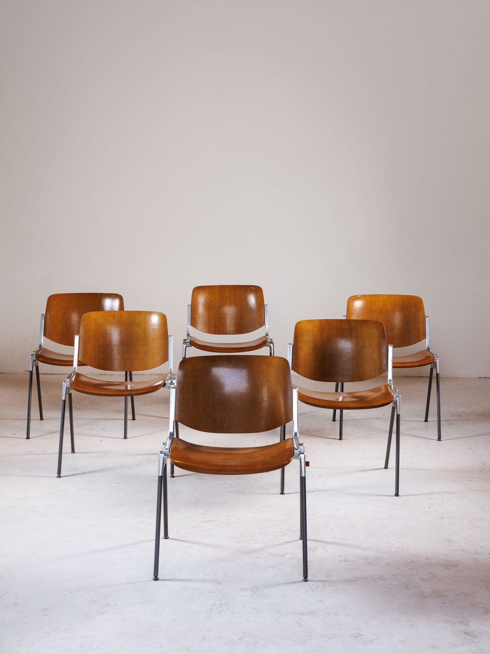 Suite de 6 chaises DSC106 par Giancarlo Piretti – édition Castelli, Italie 1970