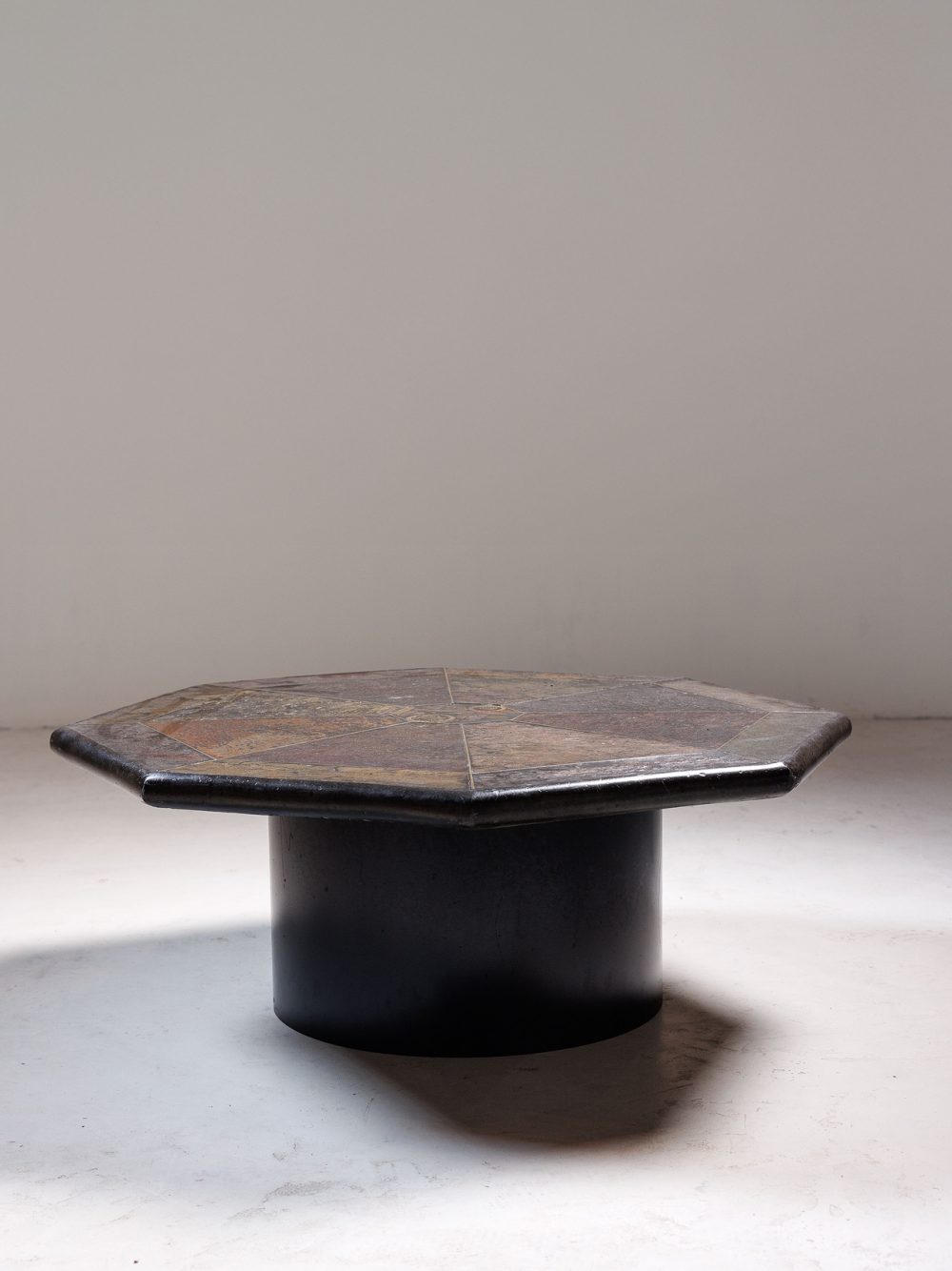 Table basse Brutaliste par Paul Kingma – Pays-Bas, 1990.