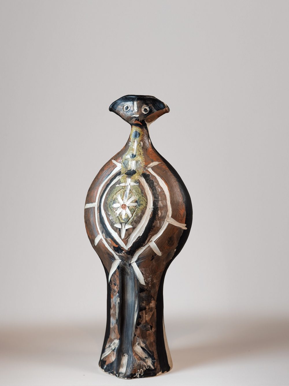 vase anthropomorphe en terre de faïence par jules agard – atelier madoura vallauris, édition h44, circa 1950.